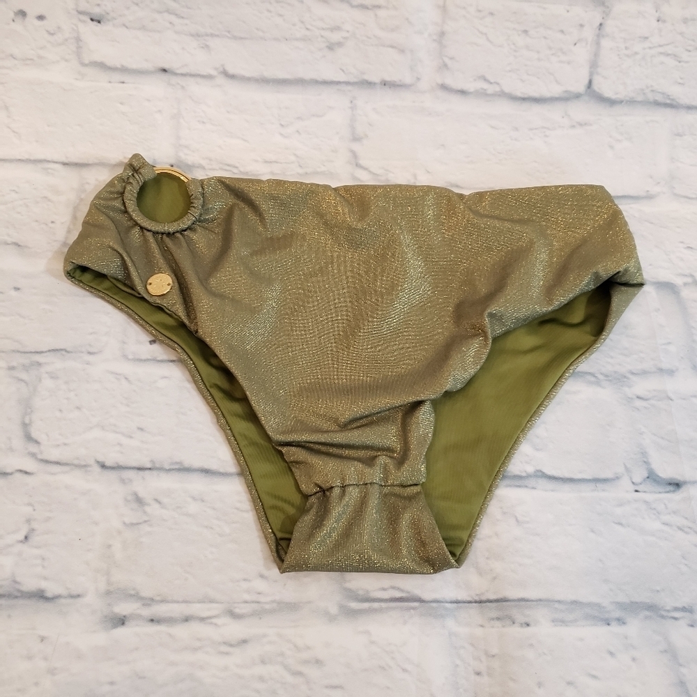 Leonisa size Small